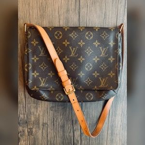Authentic Louis Vuitton Musette Tango EUC